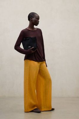 ORANGEFARBENE MOOSHOSE