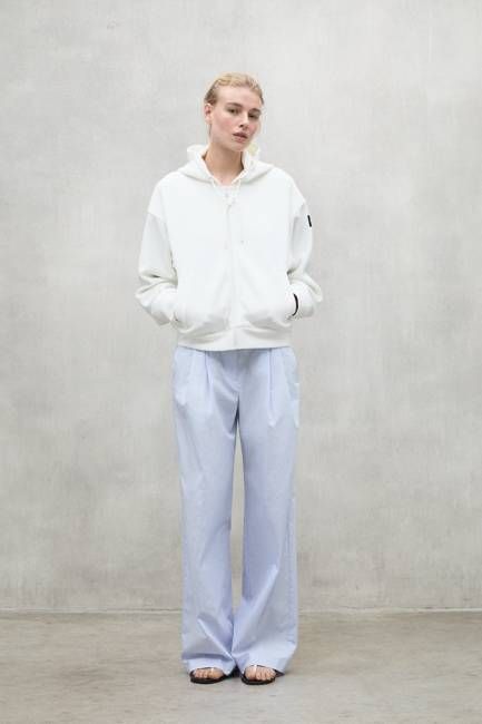 WHITE ARICA SWEATSHIRT