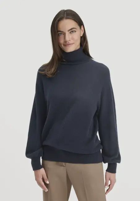 Relaxed BETTER RECYCLING turtleneck sweater made from pure cashmere