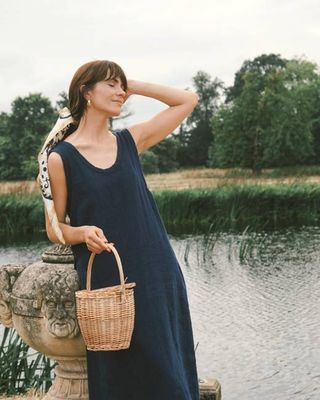 Nida - Linen Dress in Navy