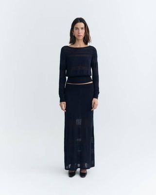 Halbtransparenter marineblauer gestreifter Raven-Pullover