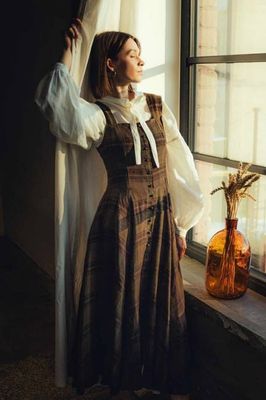 Underhill – Square-Neck Linen Midi Dress