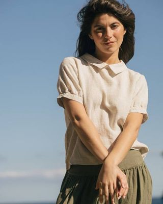 Clara - Linen Blouse in Beige Chambray