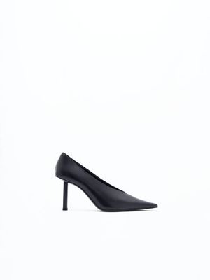 Pointy High Pumps