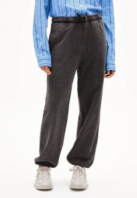 EMISAA GMT DYE | black