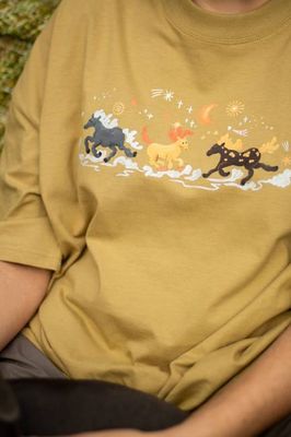 Galloping horses trio oversized Tee