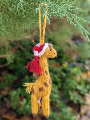 Giraffe with Hat Ornament