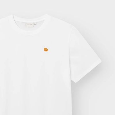 DEDICATED - T-Shirt Stockholm Cinnamon Bun Weiß
