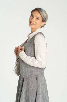 Jane – Fitted Twill Linen V-Neck Vest