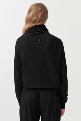 Single-Origin Cashmere Turtleneck Sweater