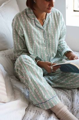 Langes Pyjama-Set mit grünen Streifen