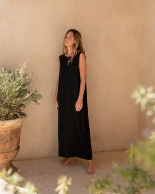 Carmen - Linen Dress in Black