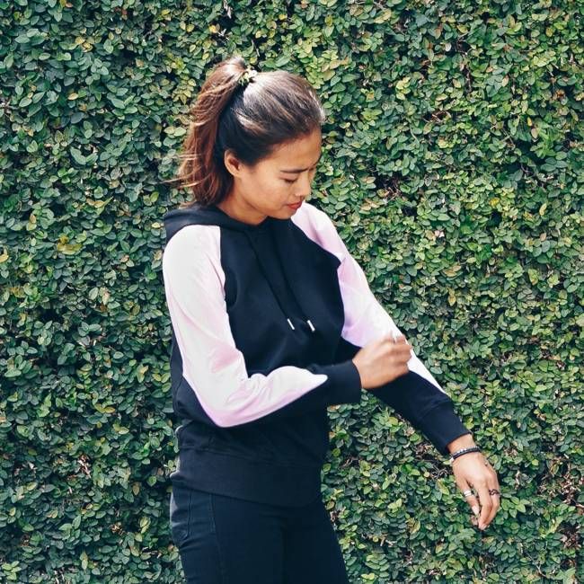 AMY - hoody zwart - gemaakt van biologisch katoen - zwart, wit, roze