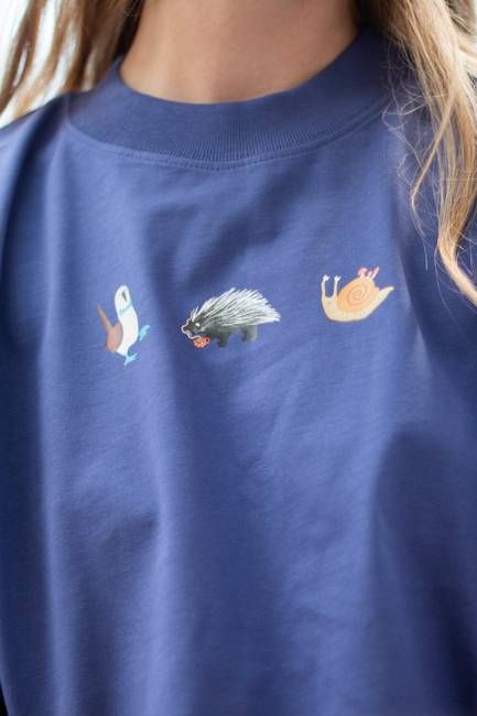 Mini March T-shirt, row of 3