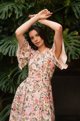 Wrap — Mini-Wickelkleid aus Leinen mit Schmetterlingsärmeln