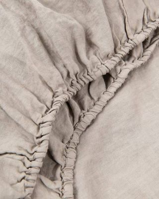 Linen fitted sheet in Cappuccino