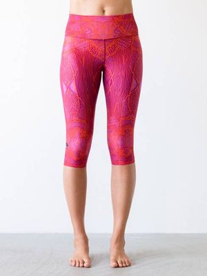 Capris Paradise Birds Red - Hoessee - Lengte over de knie