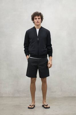 SCHWARZE KOBUS-STRICKJACKE