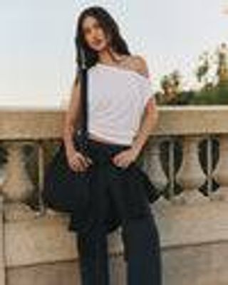 Cove Asymmetric Top – Women's White Lifestyle Tank Top – Tops – Vuori