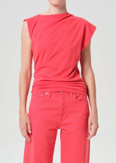 Beth Tee in Carnival