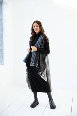 IMPERFECT PETITE Light Wool Cape Fusion Graphic
