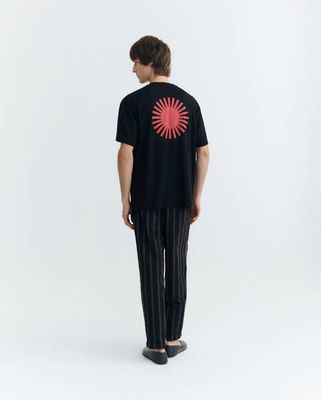 Aaron red back sun black t-shirt