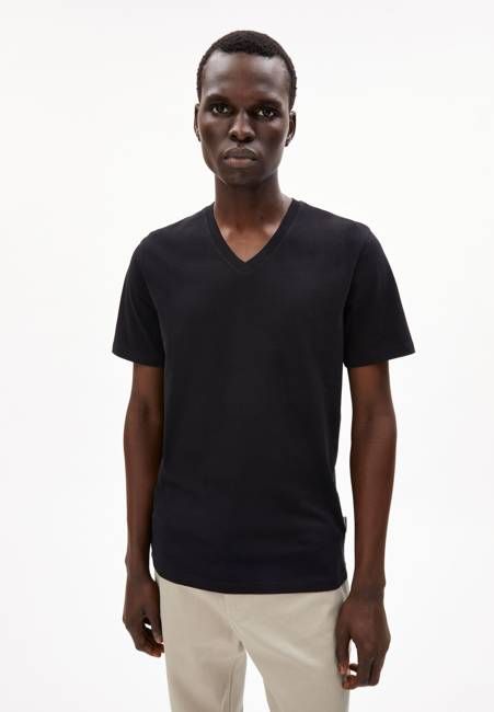 JAAMES V-NECK| black