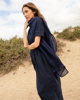 Lightweight Linen Scarf in Navy