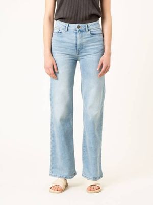 WEITES BEIN, NEUE LUPE, HELLBLAU