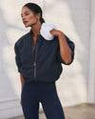 Lund Insulated Jacket | Women's Dark Azure Oversized Jacket | Vuori