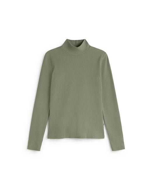 Green hemp turtleneck Aine top