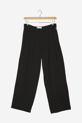 LIRA LOU MIT WEITEM BEIN