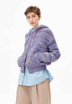 UNWASTED STRICKJACKE MIT KAPUZE | dark poppy-dynamo blue-oatmilk