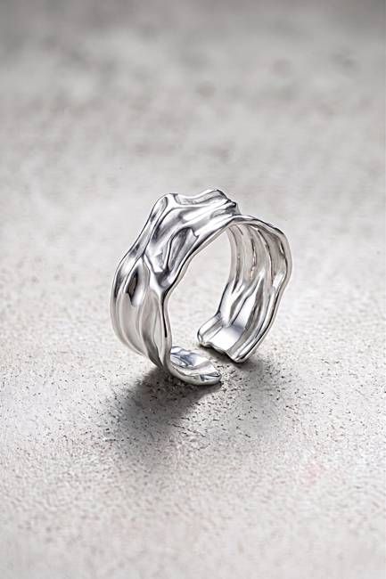 The Sculpted Wave Ring