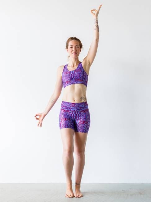 Shorts Woodstories Red - Hoessee - Yoga shorts met kleurrijke prints