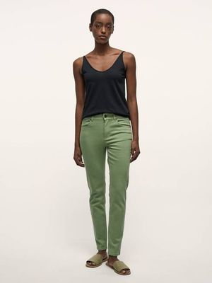 High-waisted jeans