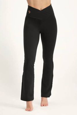 Aura Flared Yoga Sports Pants – Onyx Black