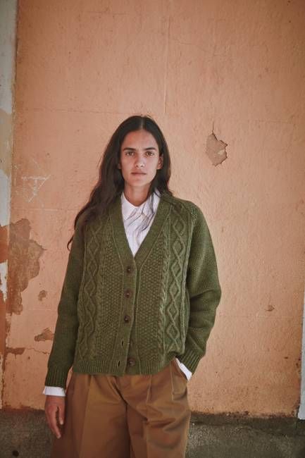 ANNIE V-Neck Cable Cardigan in Merino Wool - Olive Green