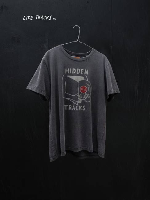 Roy  Hidden Track T-Shirt Antracite | Nudie Jeans