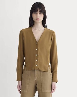 The V-Neck Blouse in Washable Silk | Toffee