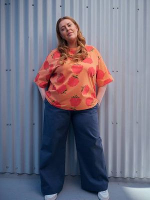 Himbeerfarbenes Oversize-T-Shirt