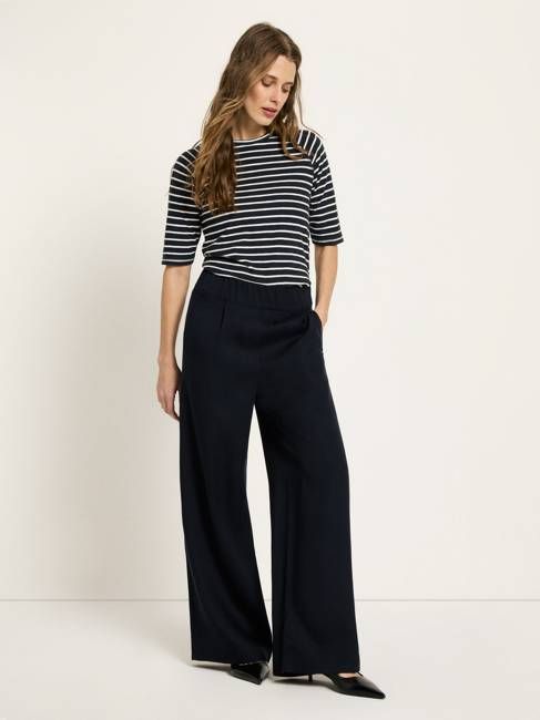 Wide-leg trousers