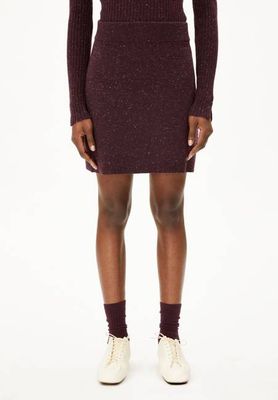 DARLAA TWEED | dunkle Preiselbeere