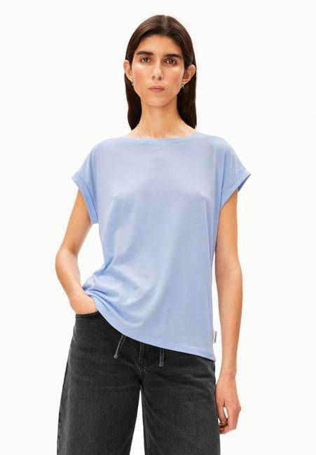 JILAANA T-SHIRT | soft blue