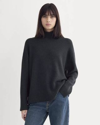The Boxy Turtleneck in Cashmere | Navy