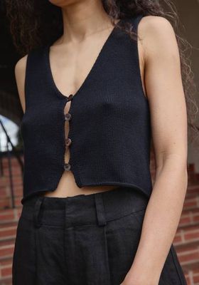 Clio Vest Black