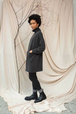 Tricia Organic Cotton Felpe Dress in Charcoal Stonewash