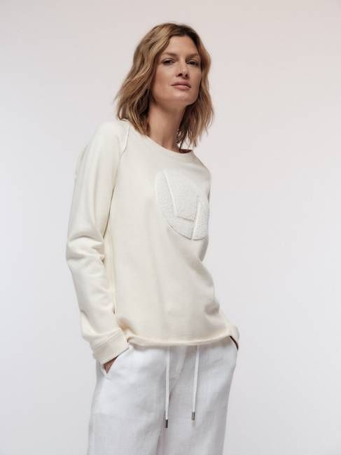 Raglan sweatshirt embroidery