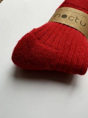 cushioned sole and heel alpaca socks / red — Noctu