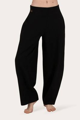Dhara Barrel Yoga Pants – Onyx Black